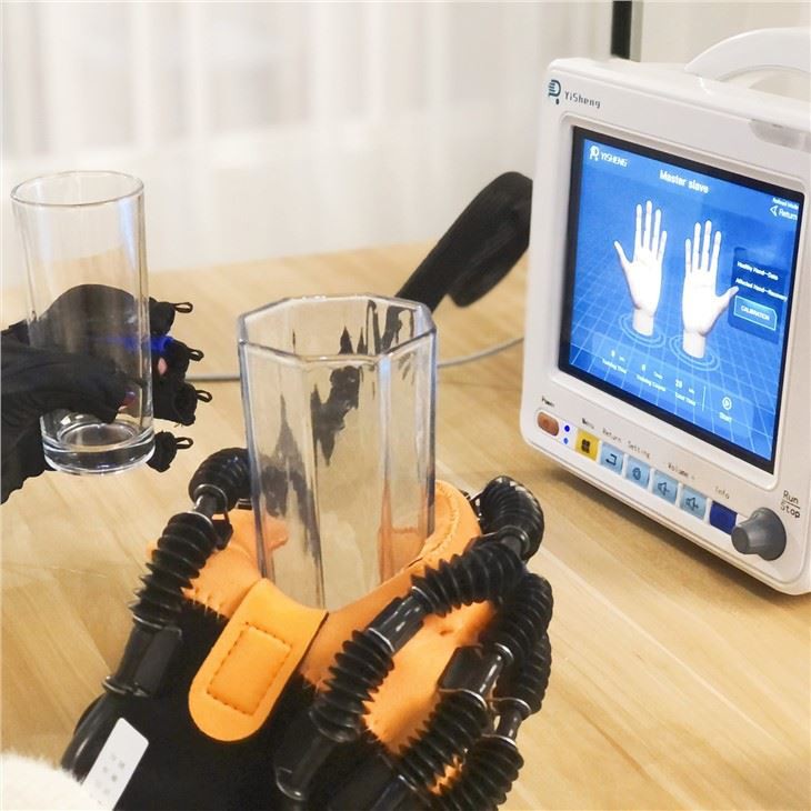 Găng tay robot mềm phục hồi chức năng thần kinh sớm