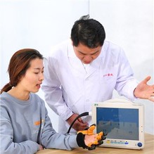 Găng tay thông minh vật lý trị liệu cho bệnh nhân đột quỵ