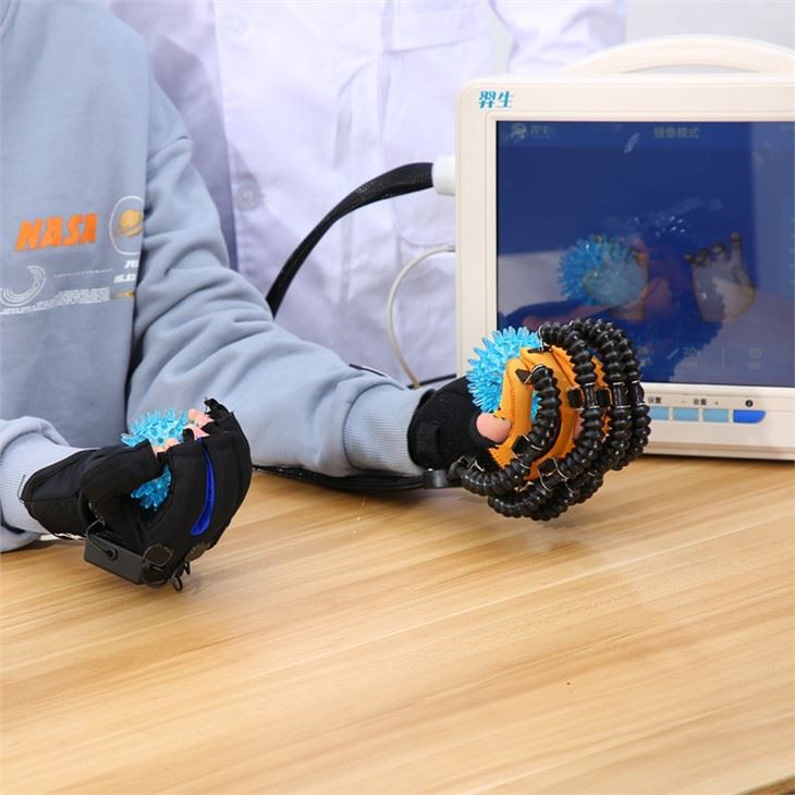 Thiết bị tay mềm Exoskeleton dành cho người bị liệt
