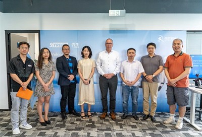 Chuyên gia phục hồi chức năng hàng đầu thế giới Giáo sư Tiến sĩ Christopher G...