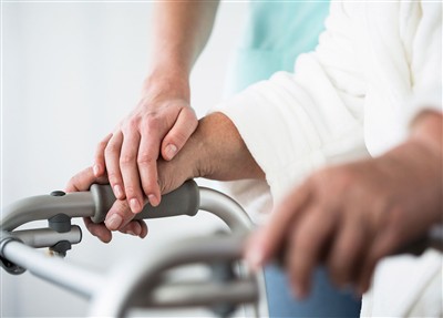 Cách hỗ trợ người sống sót sau đột quỵ: Hướng dẫn cho gia đình và bạn bè